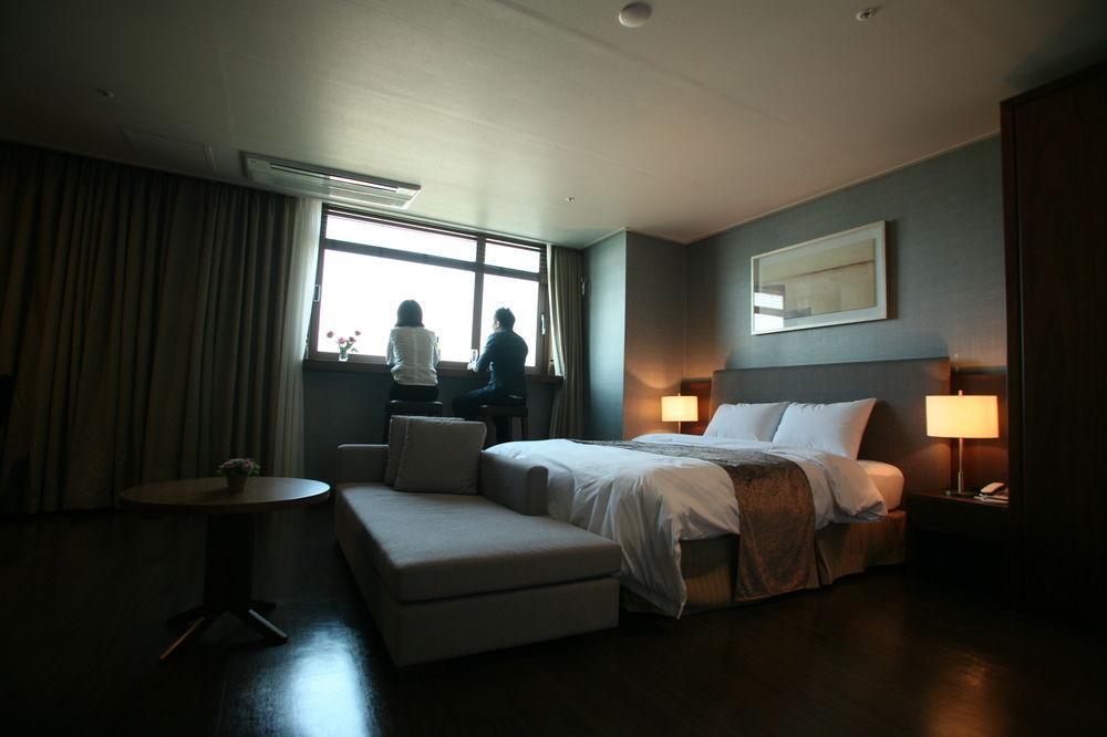 Hyunjin Tourist Hotel Donghae Buitenkant foto