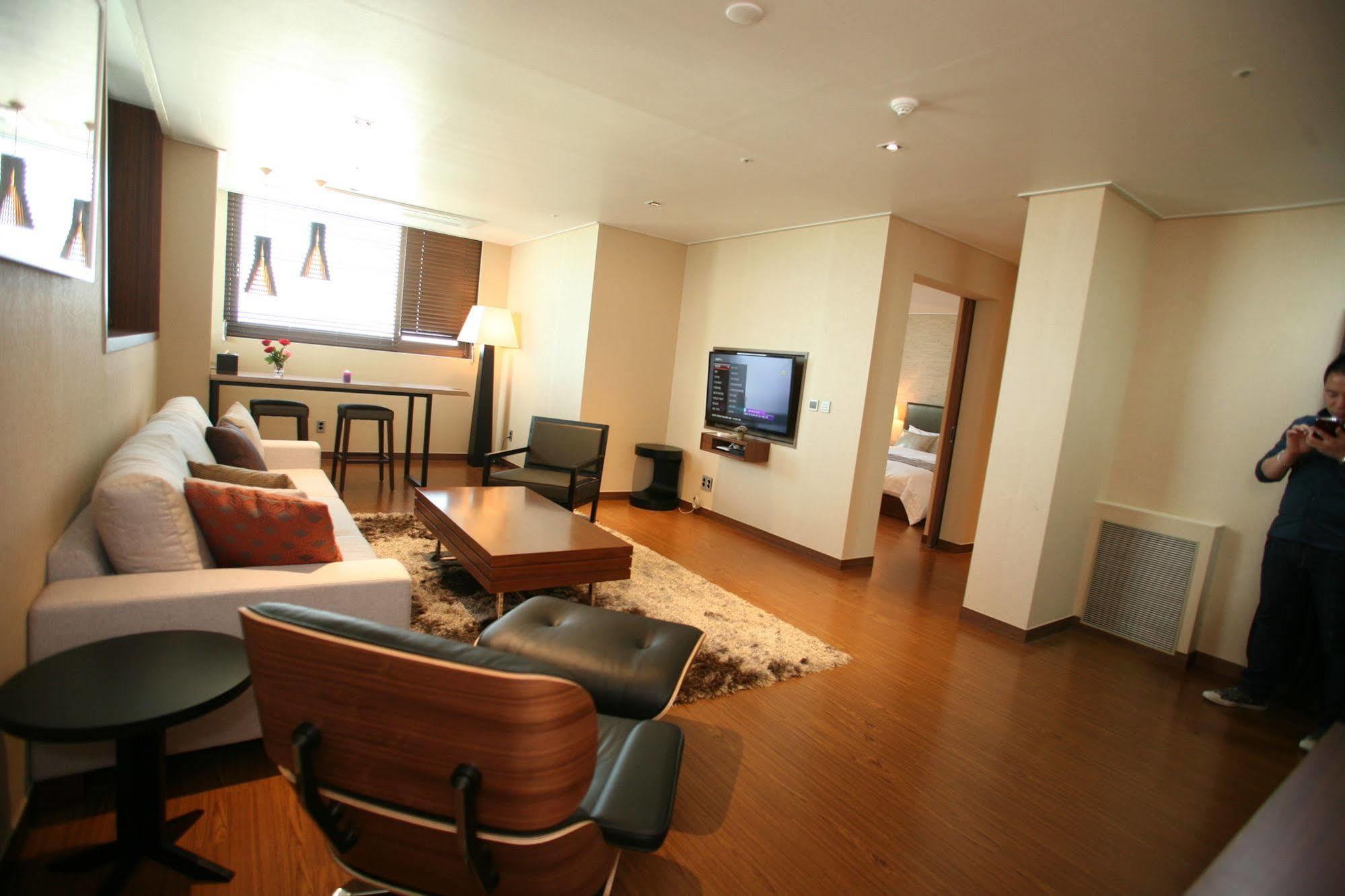 Hyunjin Tourist Hotel Donghae Buitenkant foto