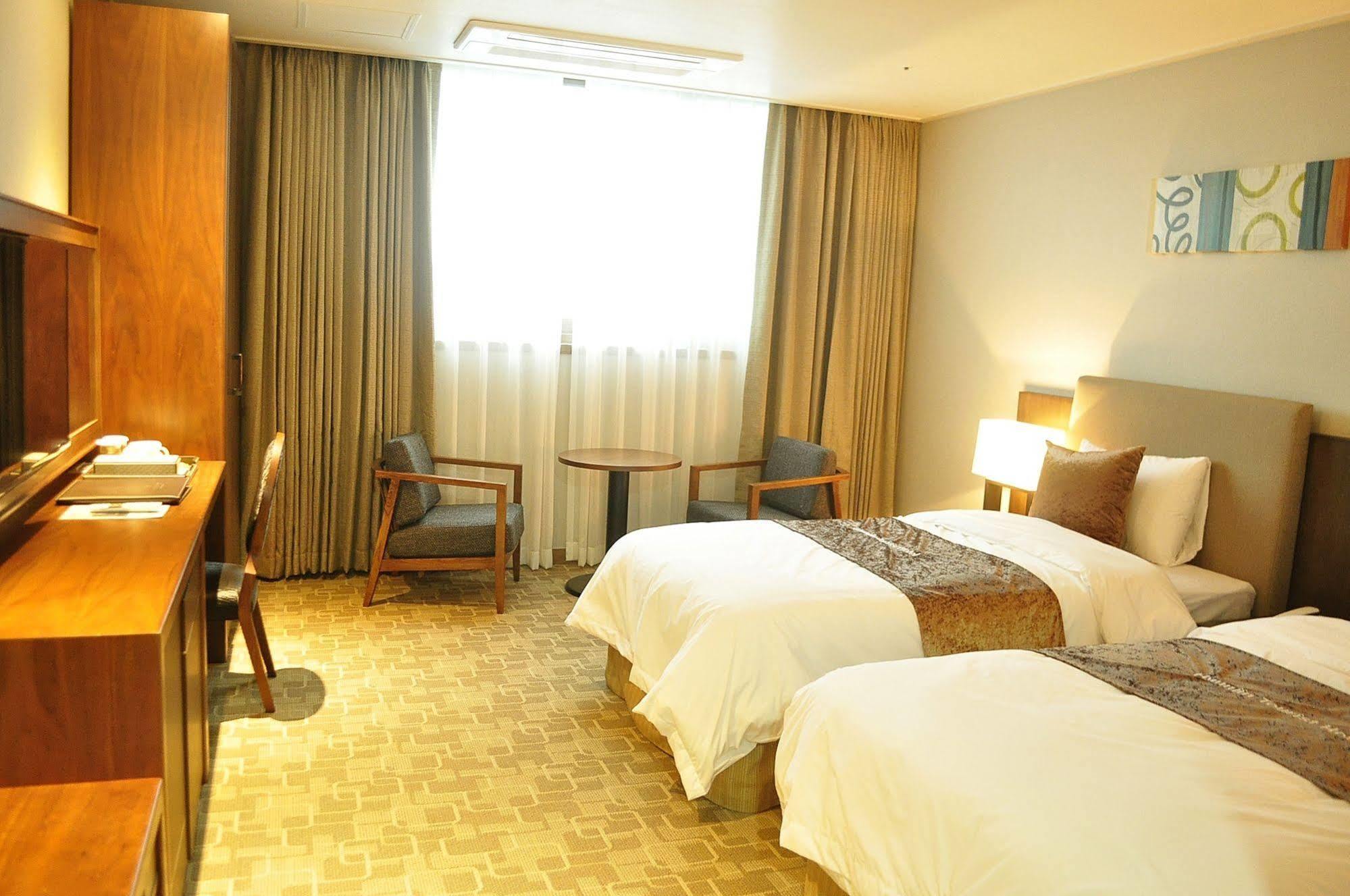 Hyunjin Tourist Hotel Donghae Buitenkant foto