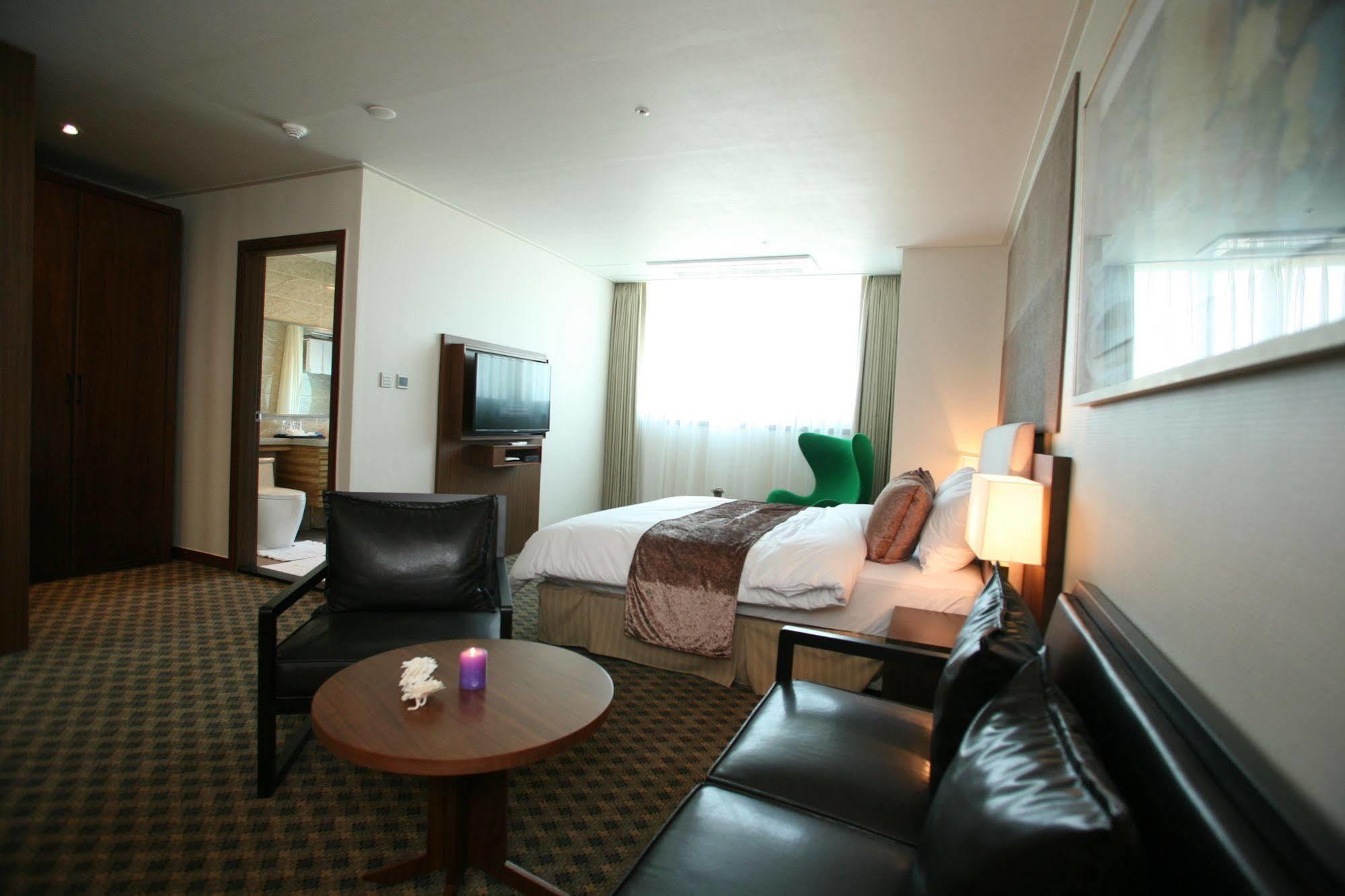 Hyunjin Tourist Hotel Donghae Buitenkant foto
