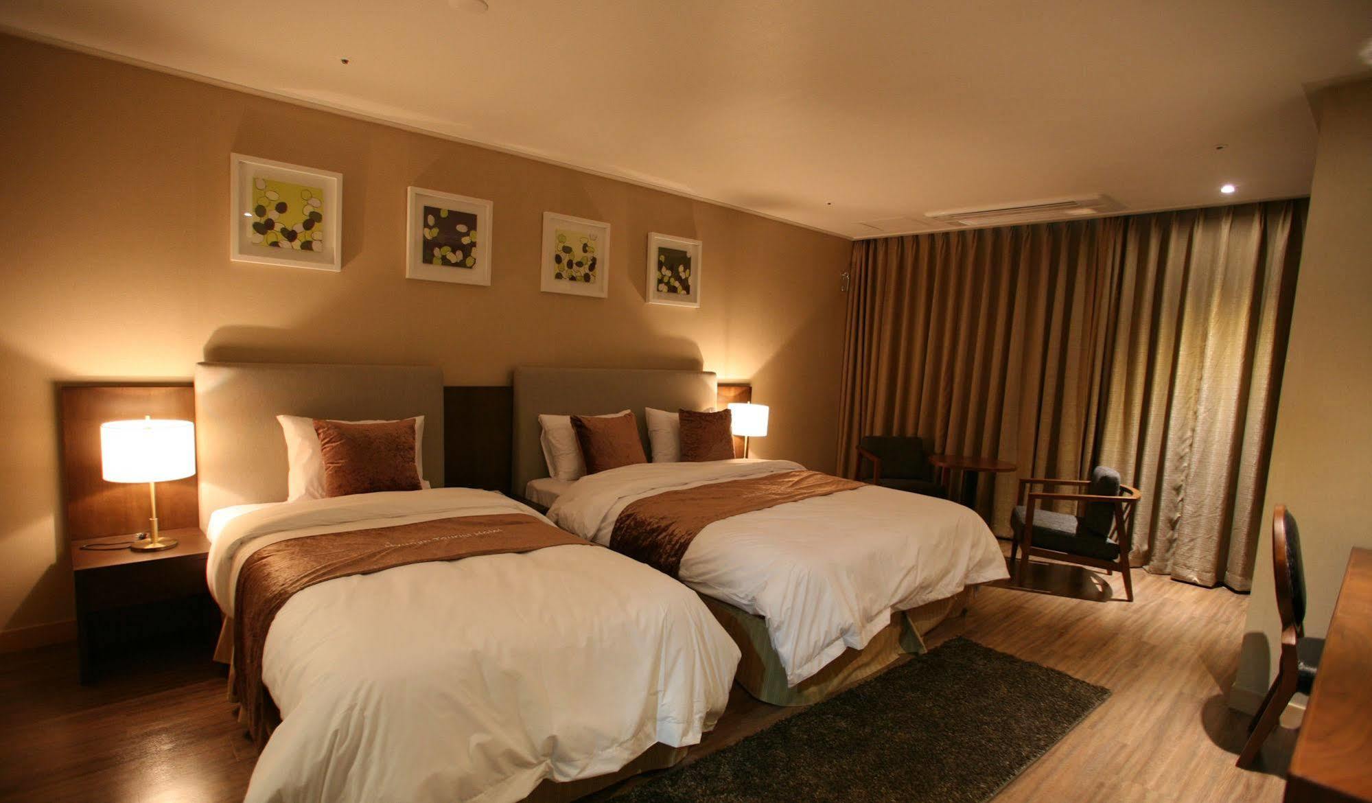 Hyunjin Tourist Hotel Donghae Buitenkant foto